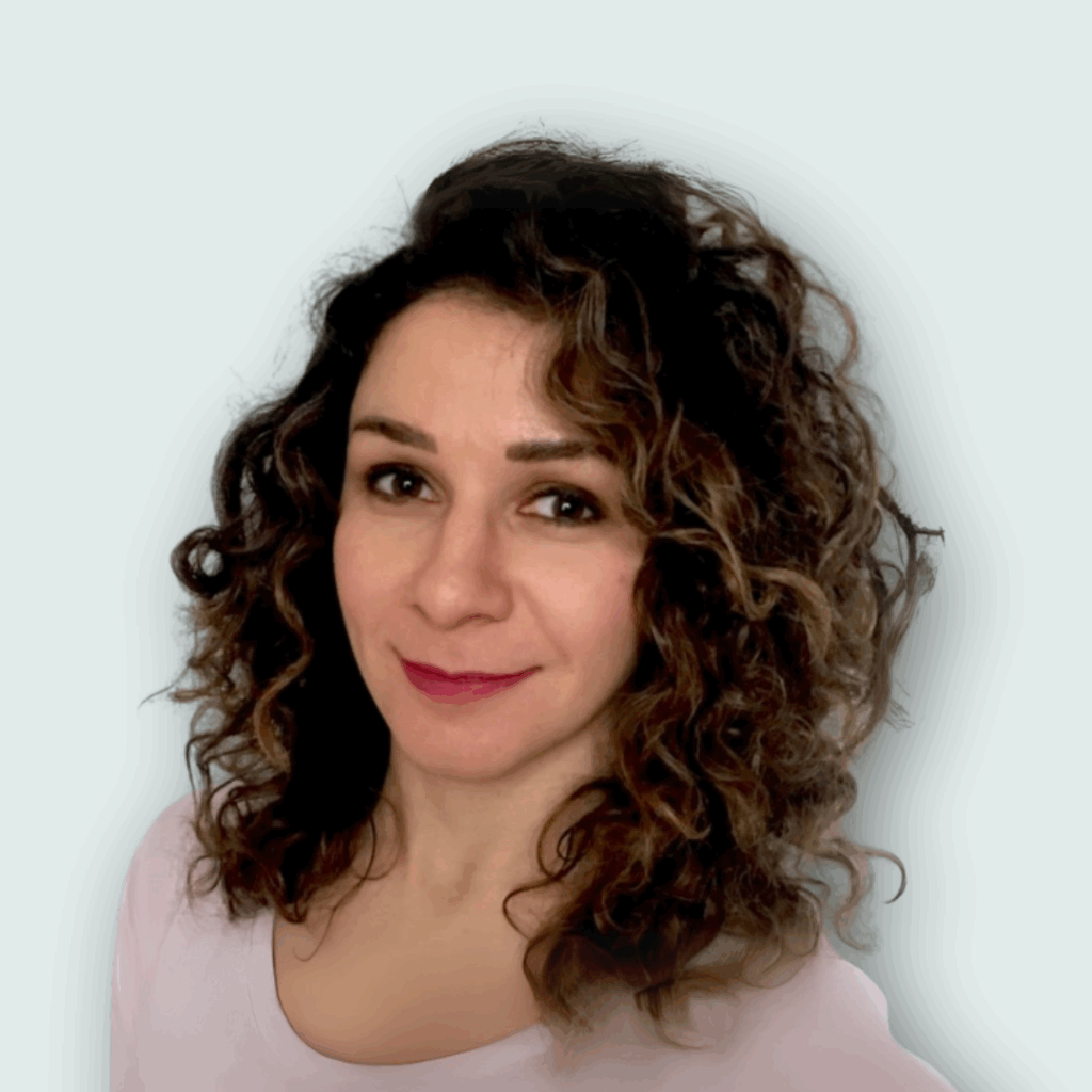 Deborah Saja - RevOps Expert