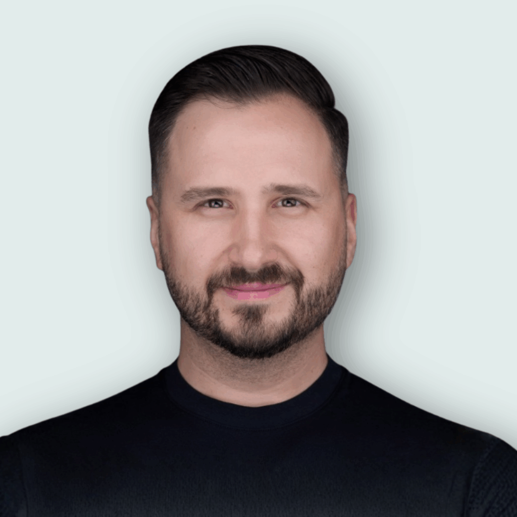 A photo of a RevOps Expert in Finance