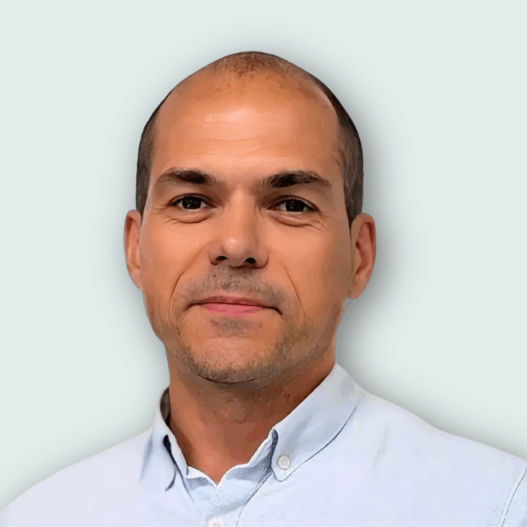 A photo of a SaaS RevOps Expert